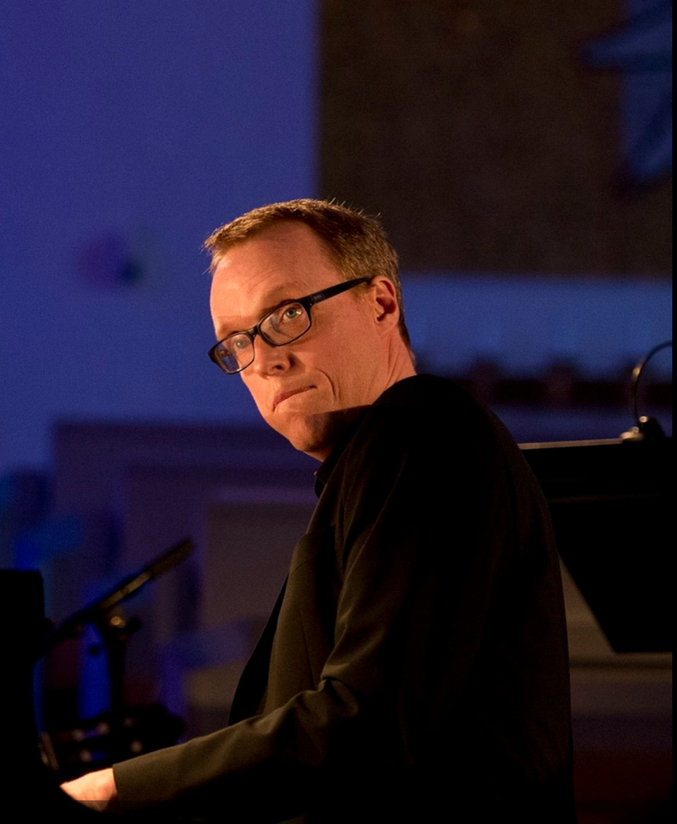 Johan vid piano